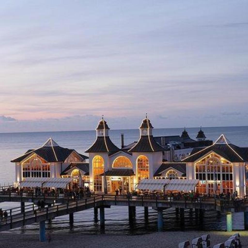 https://pixabay.com/de/photos/sellin-seebr%C3%BCcke-r%C3%BCgen-ostsee-645500/